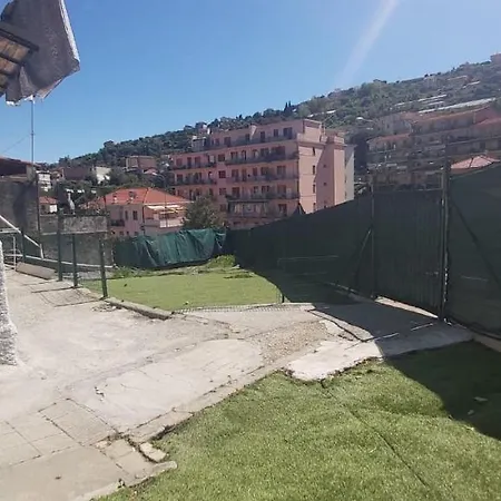Casa Semindipendente Con Giardino *